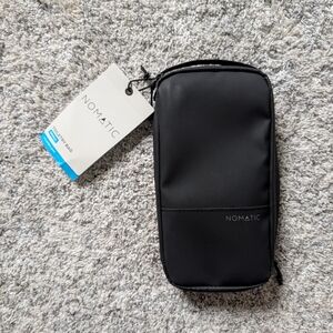 Nomatic Black Small Toiletry Bag